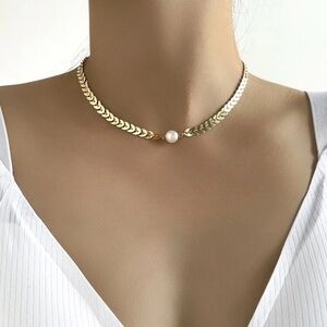 Gold Arrow Pearl Choker
